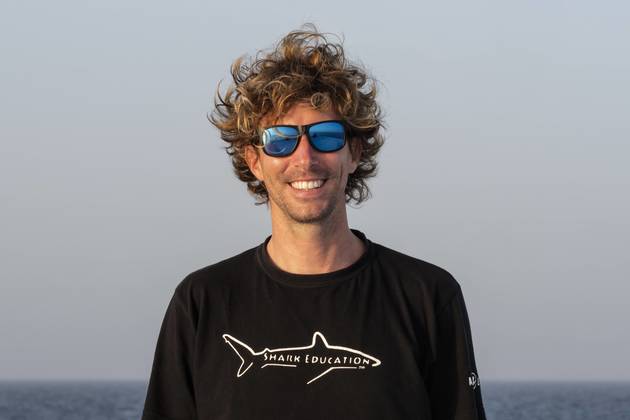 Steven SURINA : M. Requin