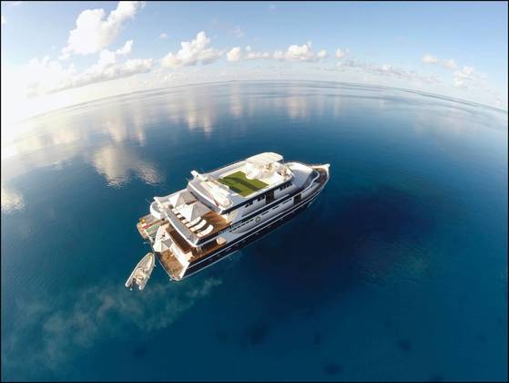 Maldives Croisière Luxe Abyssworld Centre avec Chercheurs d'Eau